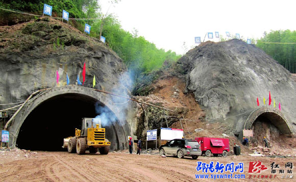 洞興高速公路最新動態(tài),探尋小巷獨特風味之旅