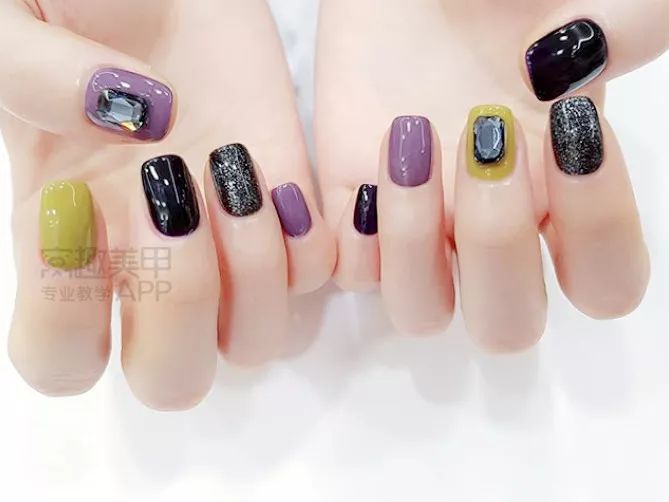 探索美甲秘境,2024最新潮流款式之選