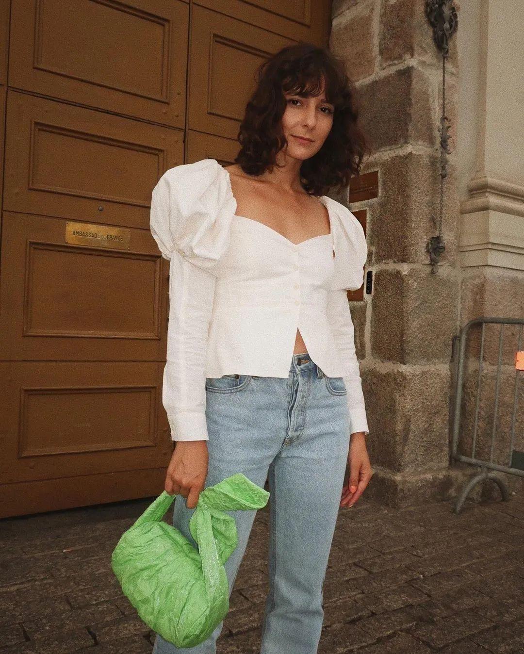 夏季梨形身材穿搭指南,最新時尚溫馨日常搭配推薦