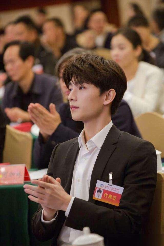 科技新星,全新智能明星包裝系統(tǒng)重塑璀璨星途風(fēng)采